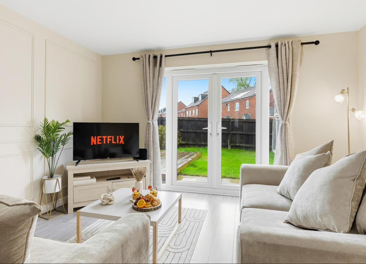 12 Robinson Road - Living Room