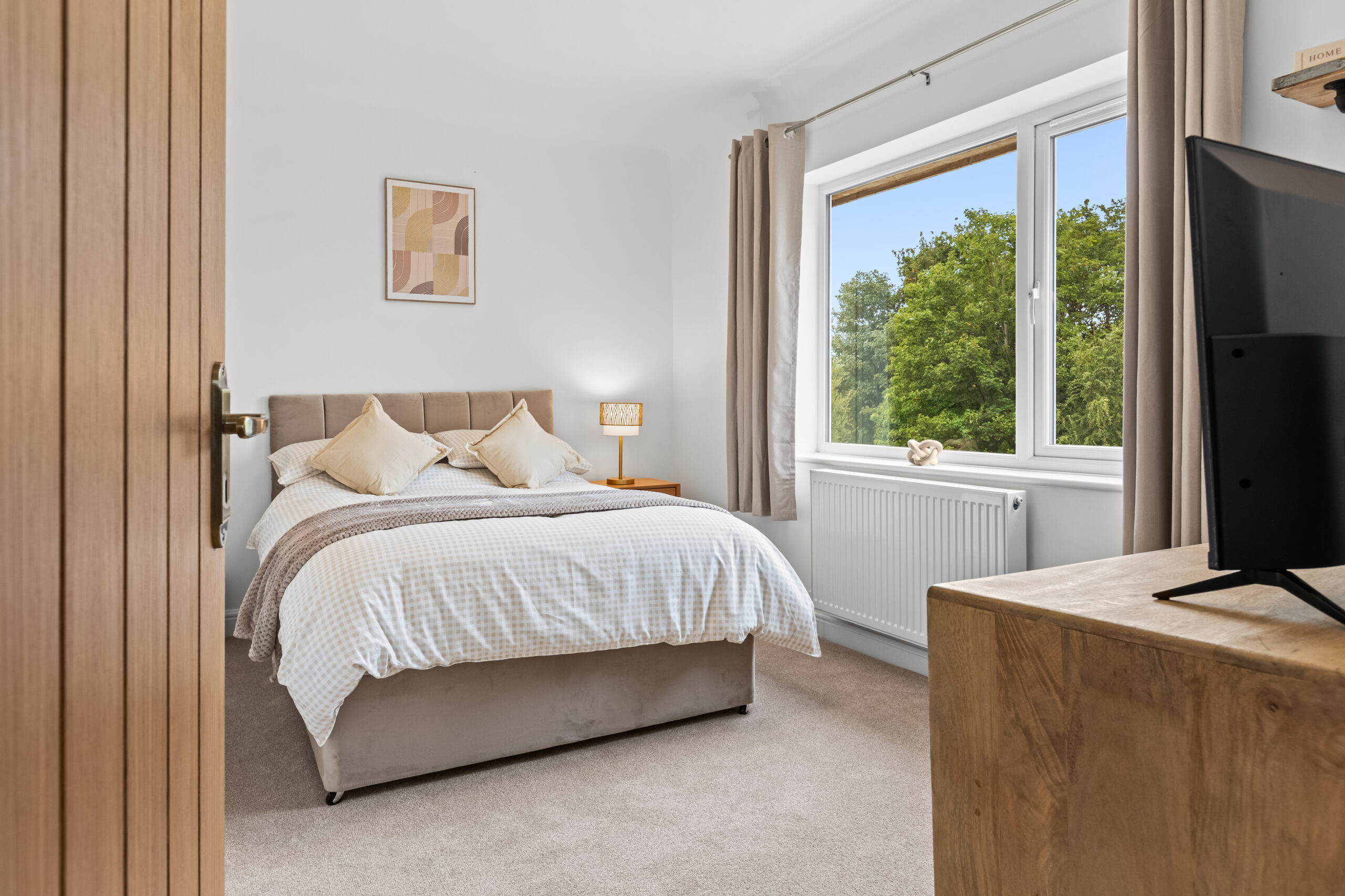 Contractor House | Sleeps 4 | Parking